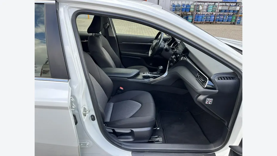 TOYOTA Camry -