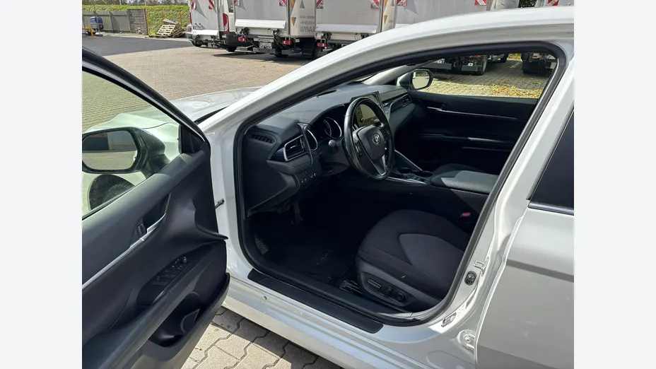 TOYOTA Camry -