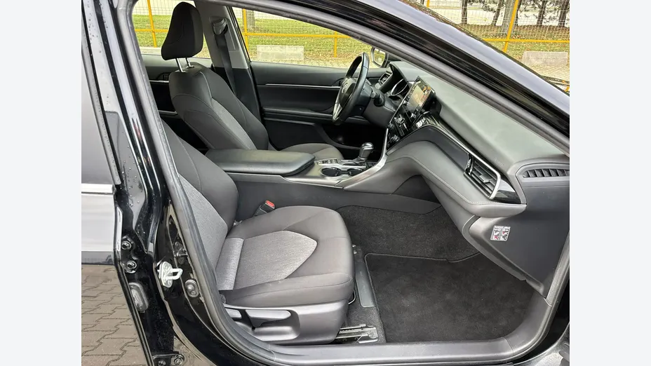 TOYOTA Camry -