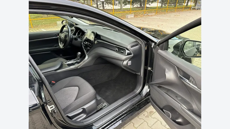 TOYOTA Camry -