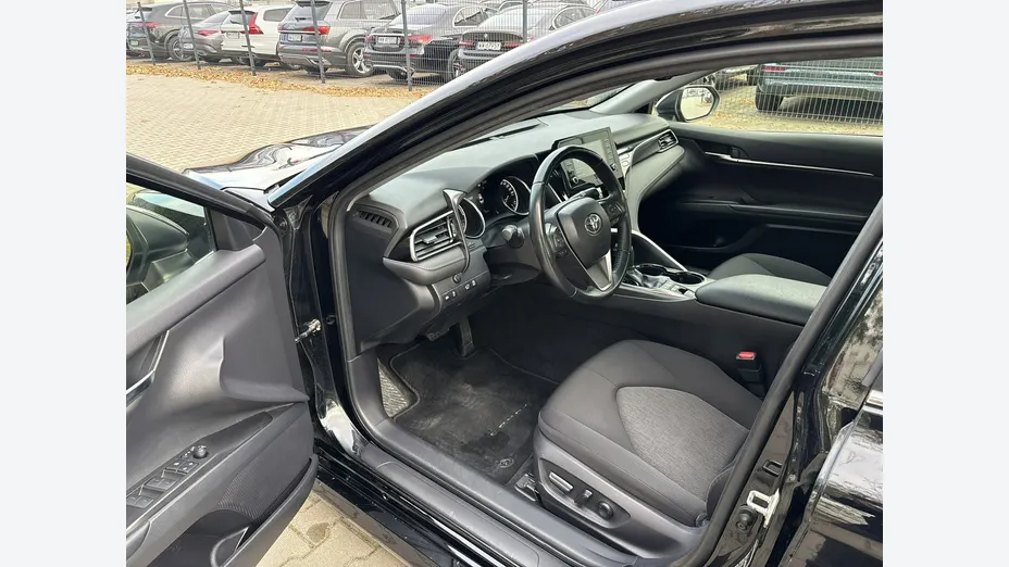 TOYOTA Camry -