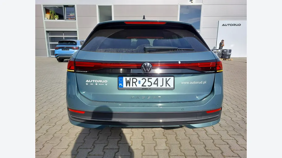 VOLKSWAGEN Passat -