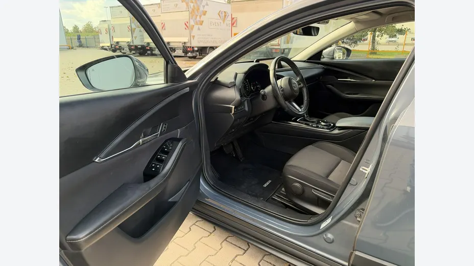 MAZDA CX-30 -