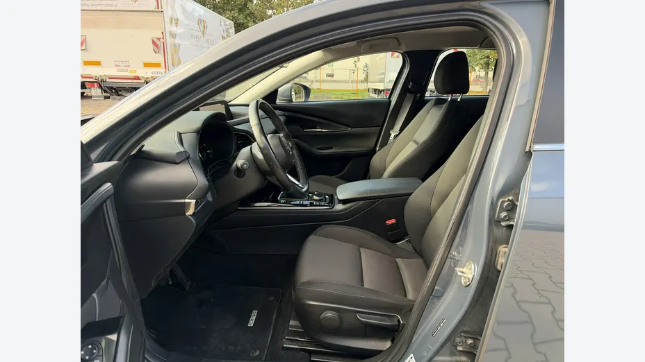 MAZDA CX-30 -