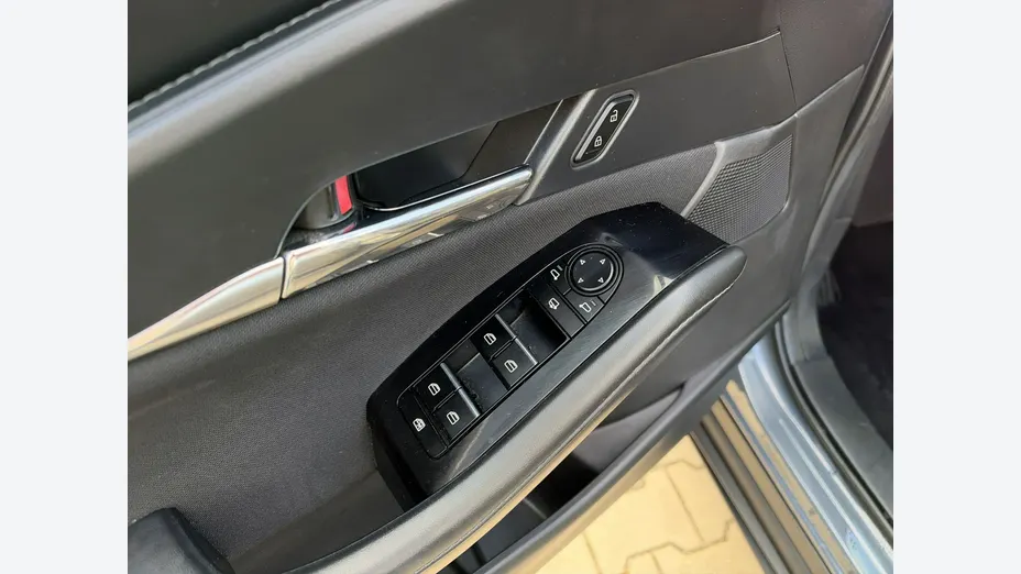 MAZDA CX-30 -