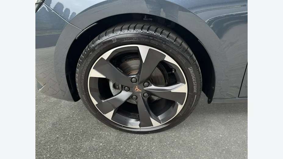 CUPRA Leon -