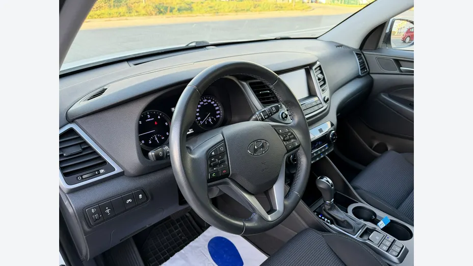 HYUNDAI Tucson -