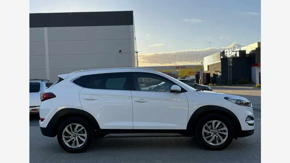 HYUNDAI Tucson -