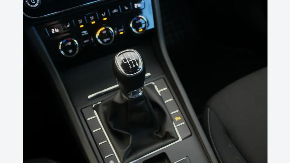 SKODA Superb -