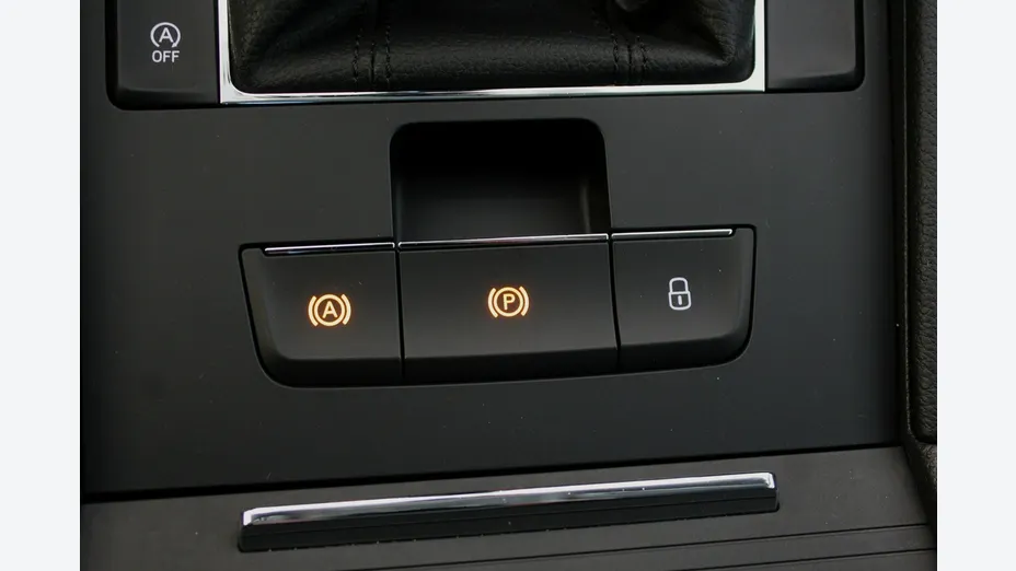 SKODA Superb -