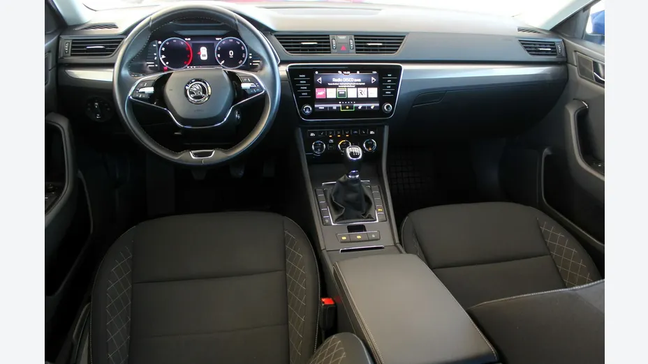 SKODA Superb -