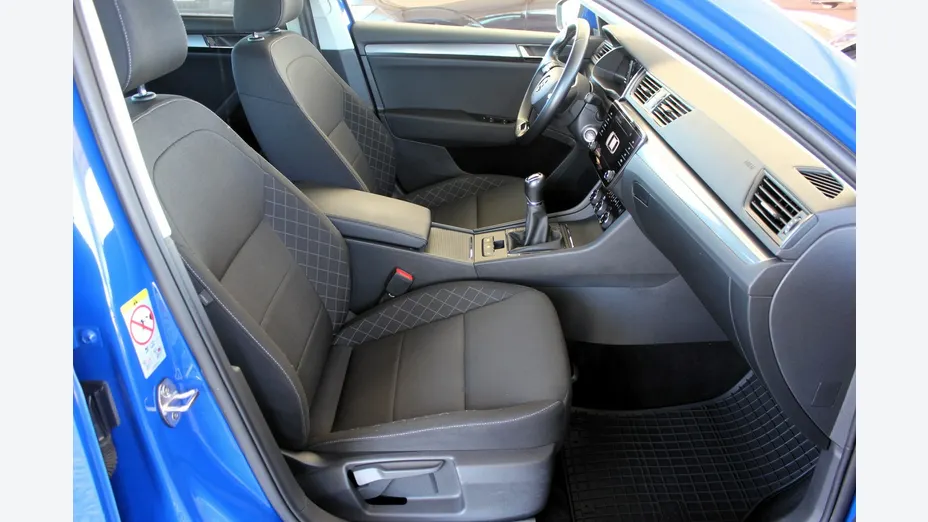 SKODA Superb -