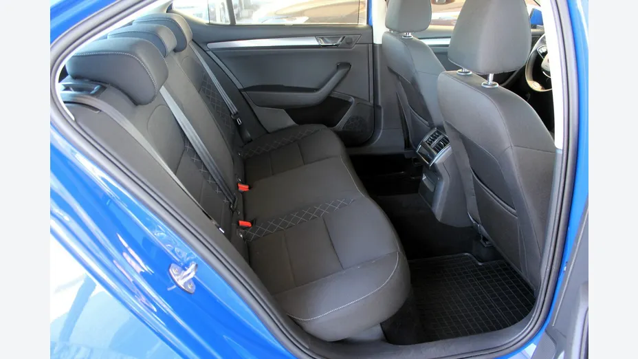 SKODA Superb -