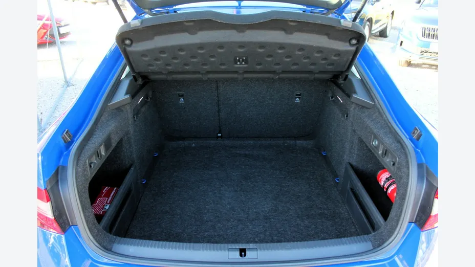SKODA Superb -