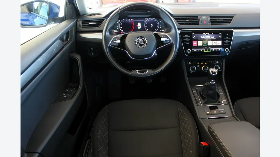 SKODA Superb -