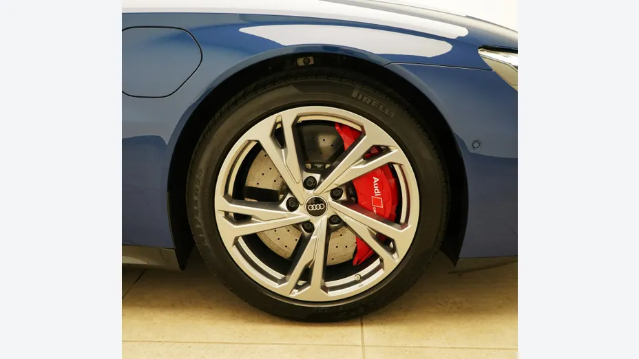 AUDI e-tron GT -