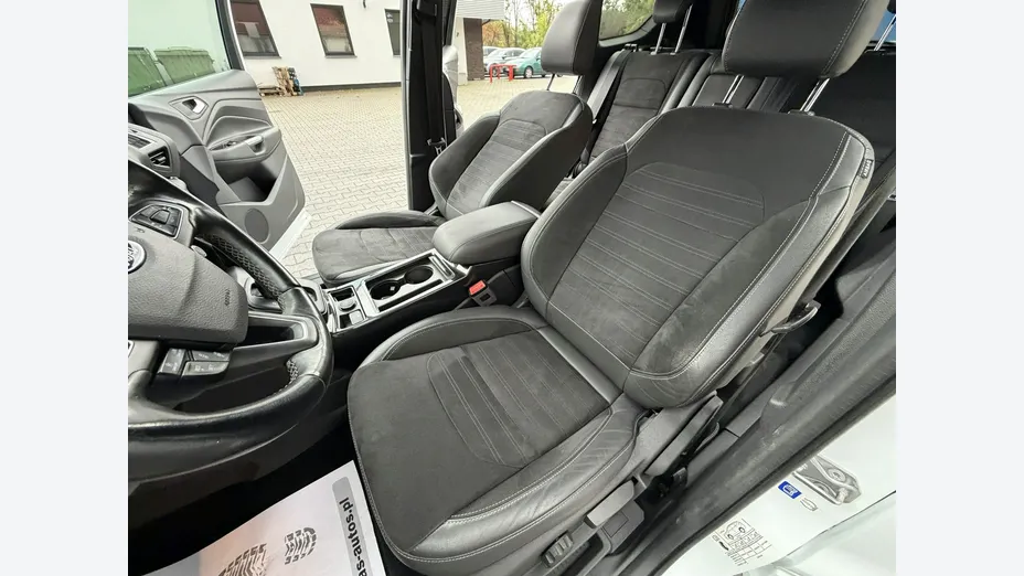 FORD Kuga -