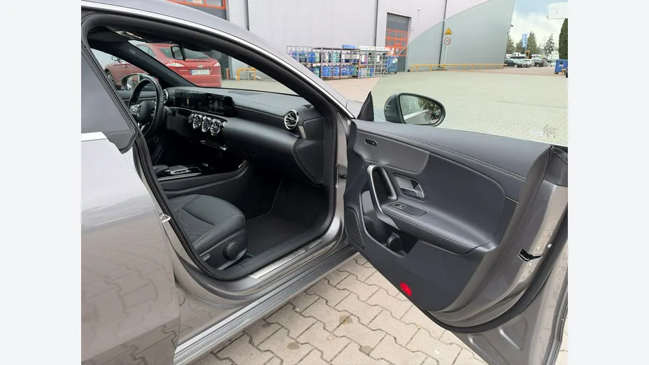 MERCEDES-BENZ CLA -