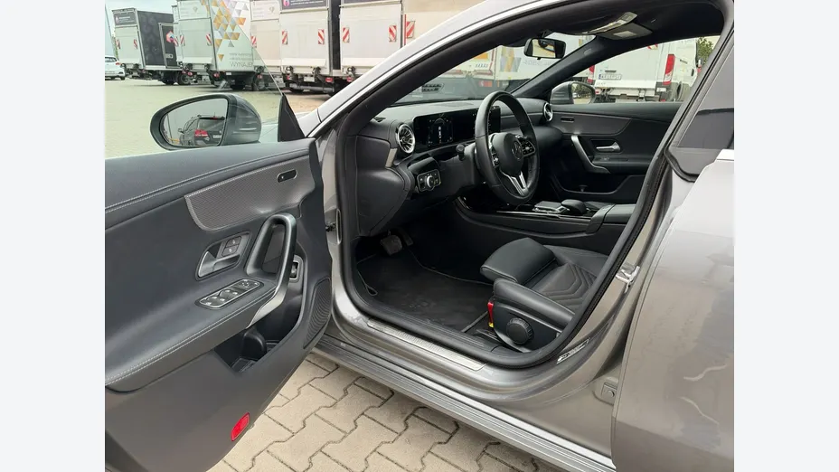 MERCEDES-BENZ CLA -