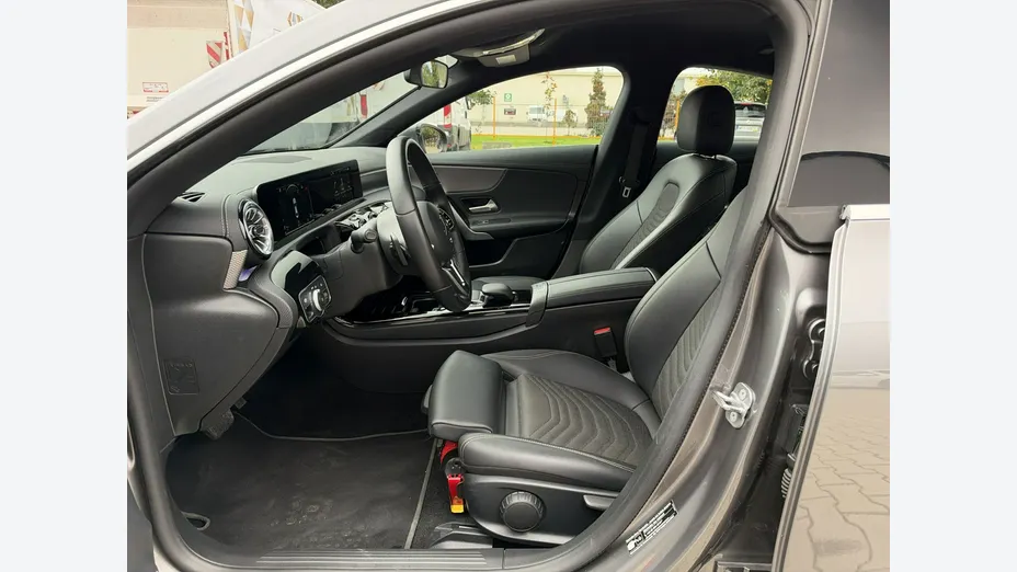 MERCEDES-BENZ CLA -
