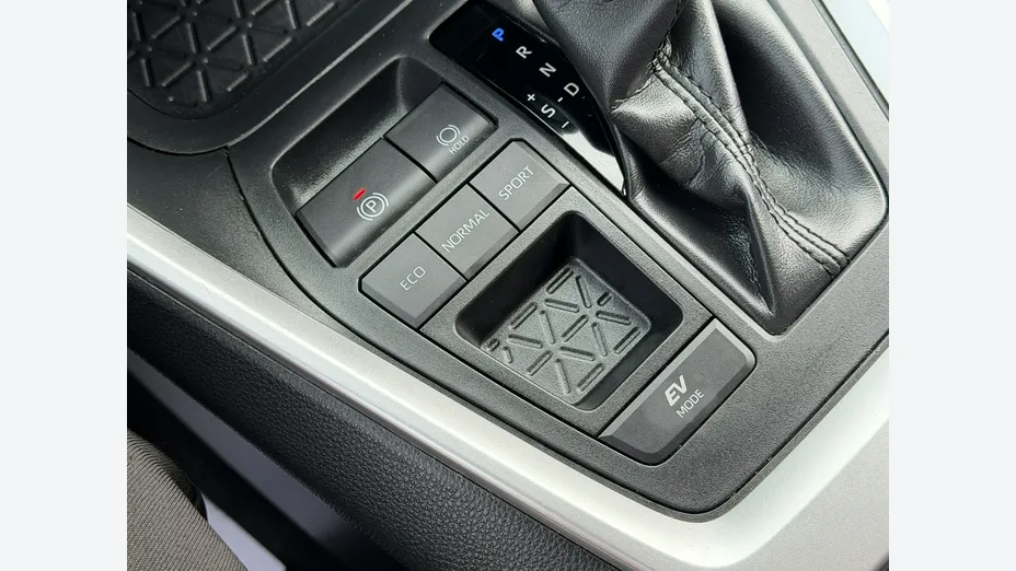 TOYOTA RAV4 -