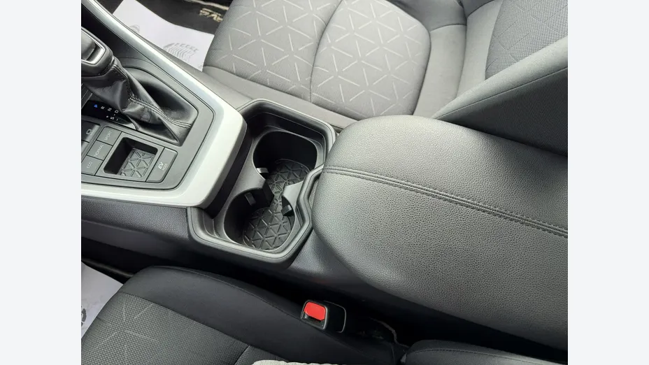 TOYOTA RAV4 -