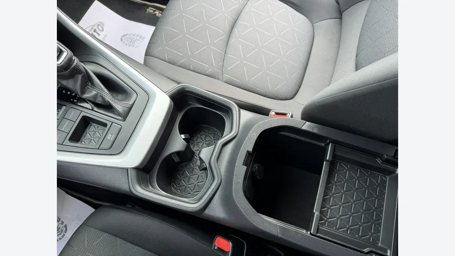 TOYOTA RAV4 -
