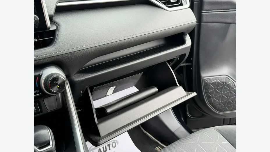 TOYOTA RAV4 -