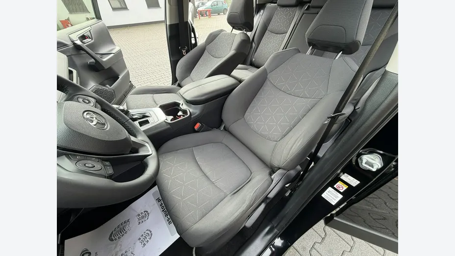 TOYOTA RAV4 -