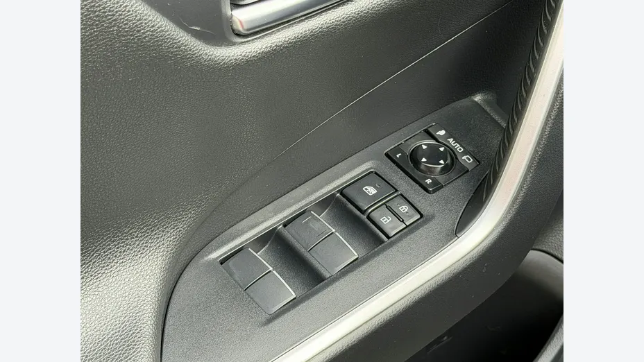 TOYOTA RAV4 -