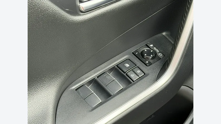 TOYOTA RAV4 -
