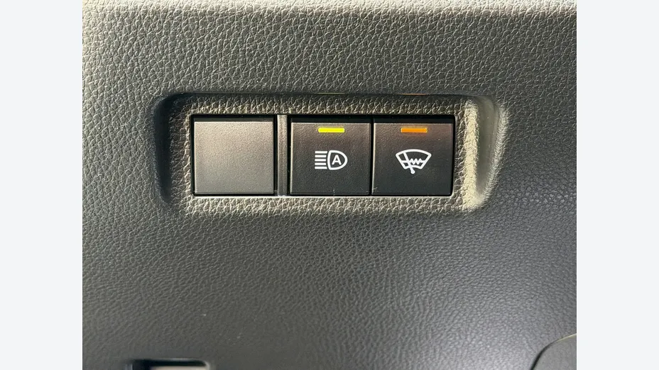 TOYOTA RAV4 -