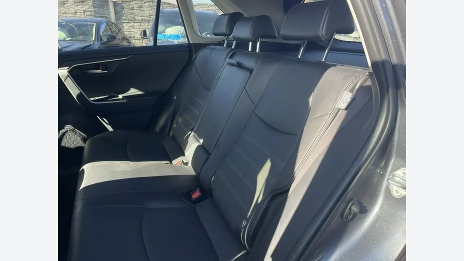 TOYOTA RAV4 -