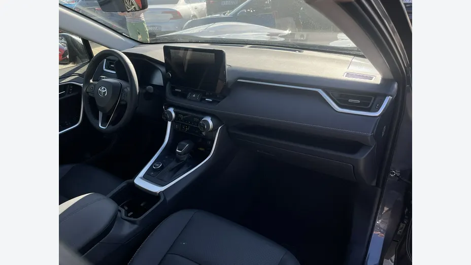 TOYOTA RAV4 -