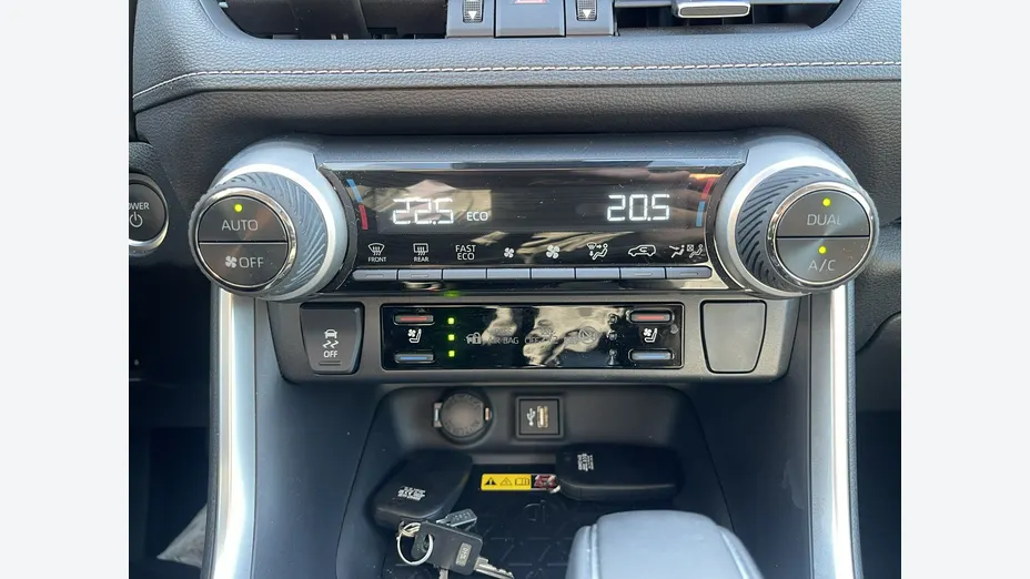 TOYOTA RAV4 -