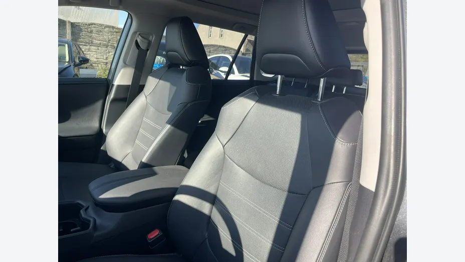 TOYOTA RAV4 -