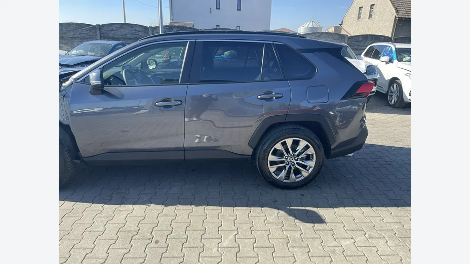 TOYOTA RAV4 -