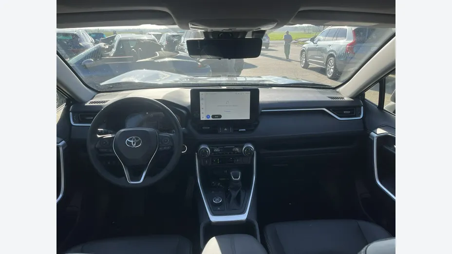 TOYOTA RAV4 -