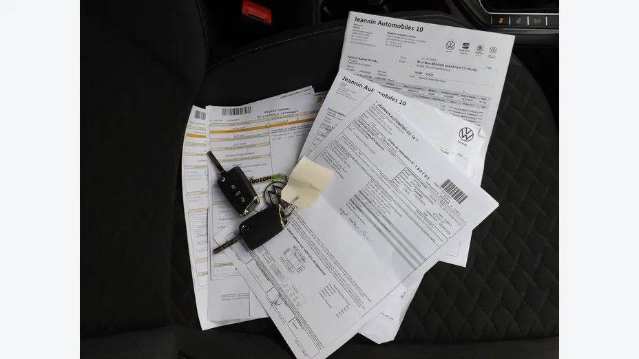 VOLKSWAGEN Tiguan -