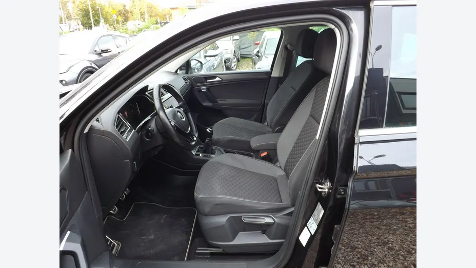 VOLKSWAGEN Tiguan -