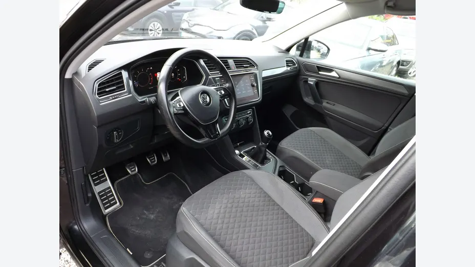 VOLKSWAGEN Tiguan -