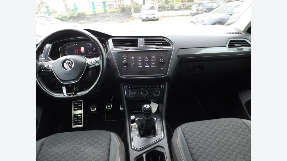 VOLKSWAGEN Tiguan -