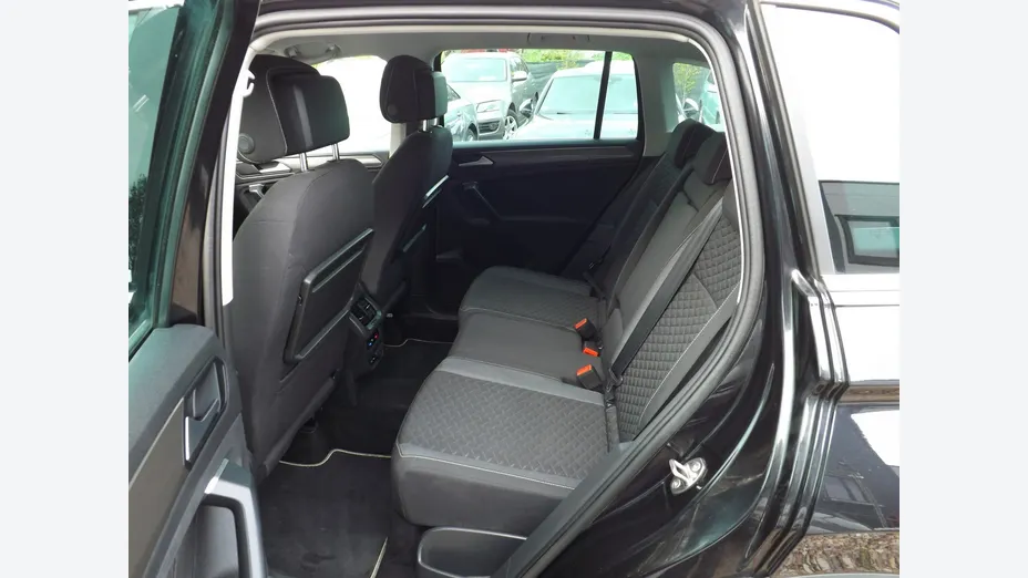 VOLKSWAGEN Tiguan -
