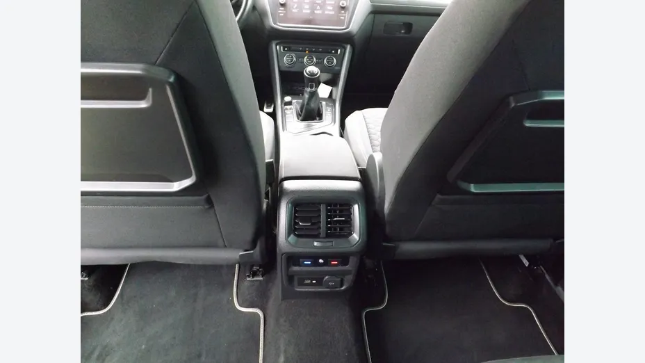VOLKSWAGEN Tiguan -