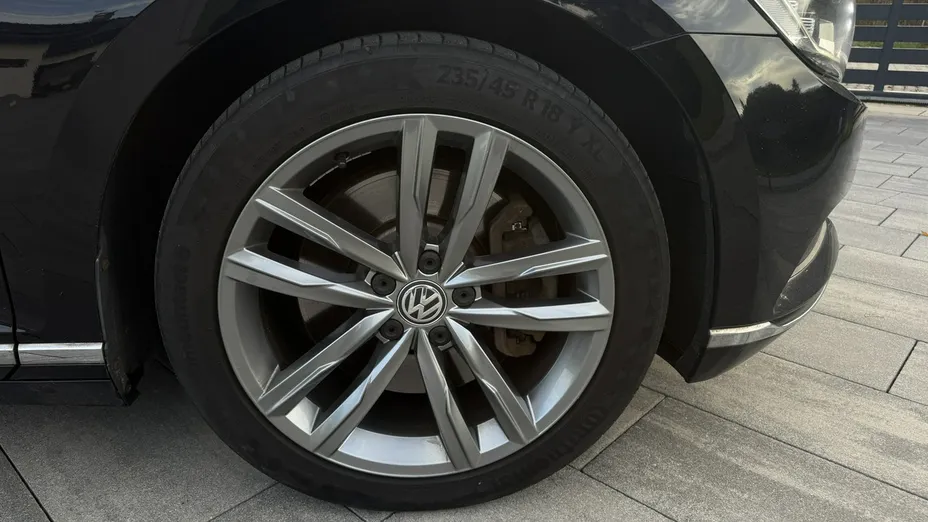 VOLKSWAGEN Passat -