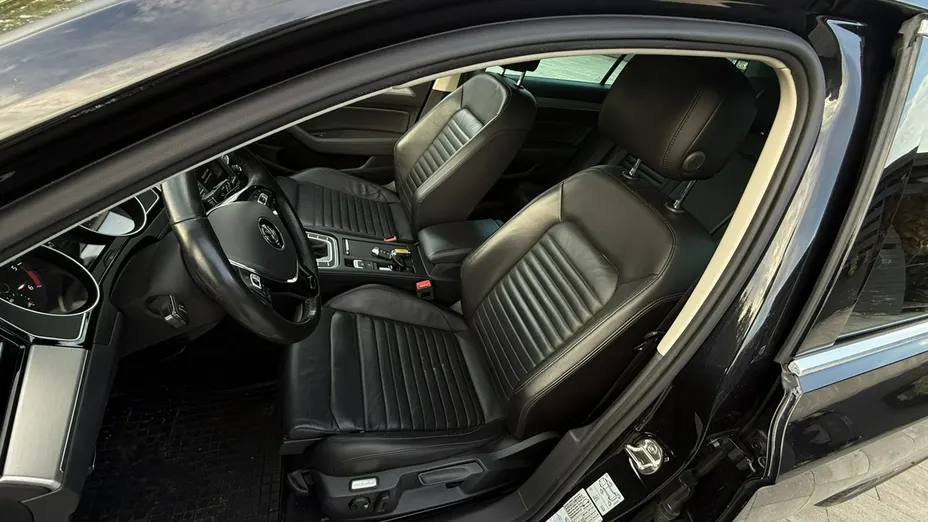 VOLKSWAGEN Passat -