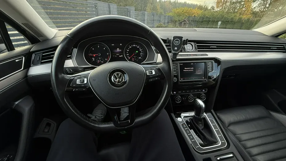 VOLKSWAGEN Passat -
