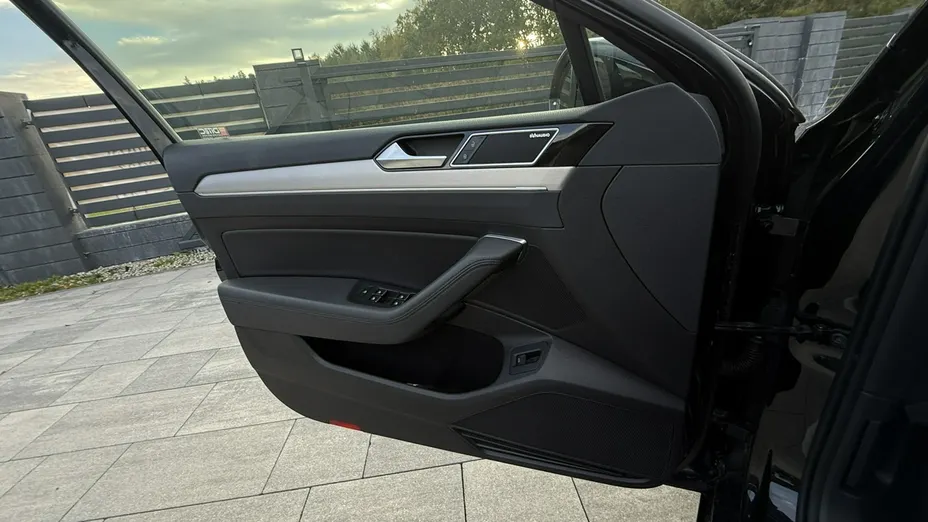 VOLKSWAGEN Passat -