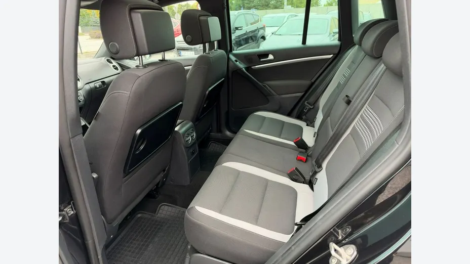 VOLKSWAGEN Tiguan -