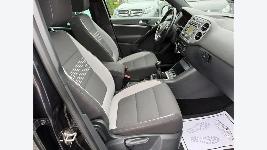 VOLKSWAGEN Tiguan -